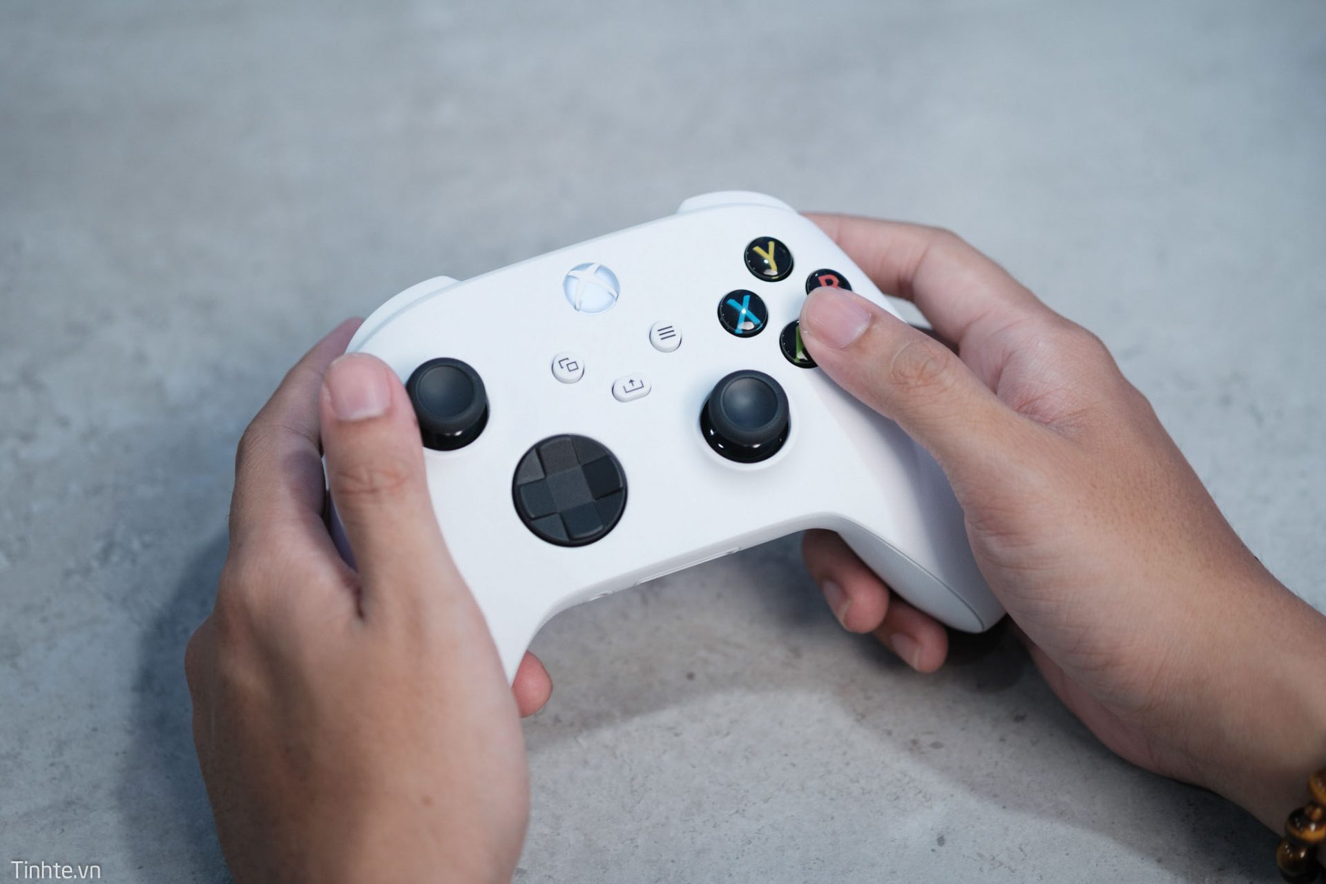 Microsoft xác nhận tay cầm Xbox đang khan hàng bên châu Âu
